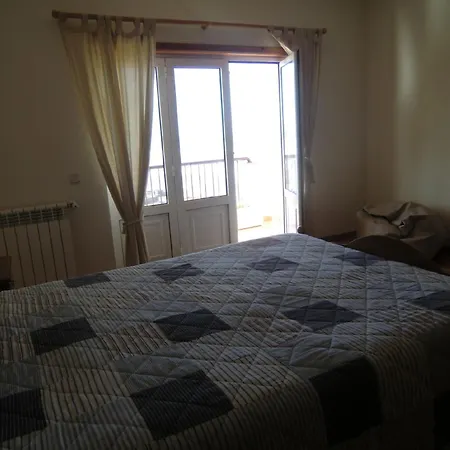 Villa Captivating 3-bed Senhora da Vitoria