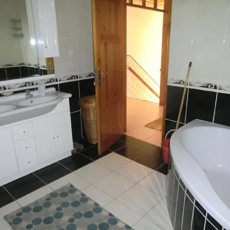 Captivating 3-bed Senhora da Vitoria
